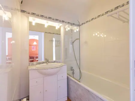 Appartement T2 pour 4 pers. avec terrasse, piscine couverte et salle de fitness, proche des pistes - Photo 6