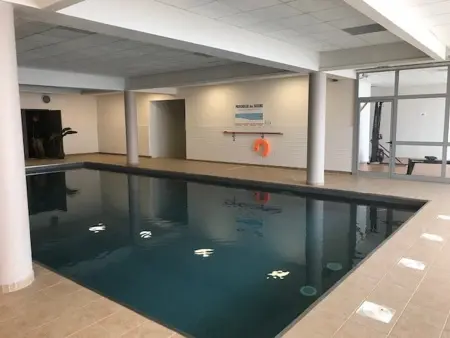 Appartement T2 pour 4 pers. avec terrasse, piscine couverte et salle de fitness, proche des pistes - Photo 11