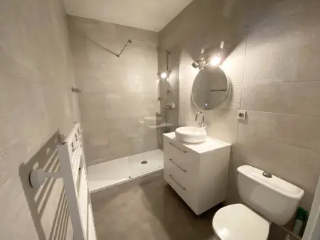 Appartement rénové avec terrasse à 200m des plages à Trégastel - Photo 4