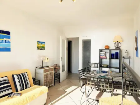 Appartement coquet 2 pièces avec terrasse au Lavandou, 4 couchages, vue exceptionnelle plage - Photo 3