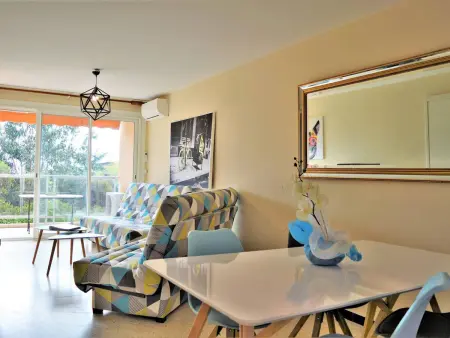 Appartement T2 avec Terrasse Sud, Climatisé, à Proximité Plage - Le Lavandou - Photo 2