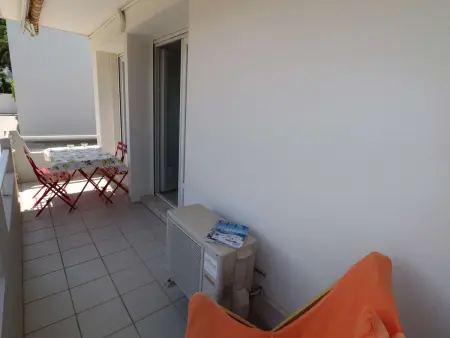 Appartement 2 pièces RDC avec terrasse, climatisation et parking proche plage et commerces - Photo 1