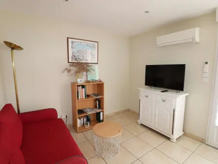 Appartement 2 pièces RDC avec terrasse, climatisation et parking proche plage et commerces - Photo 2