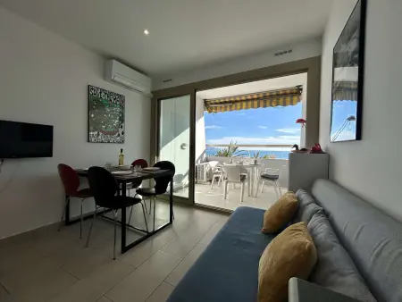 Studio moderne, 2 couchages, climatisé avec parking à Villeneuve Loubet Plage - Photo 1
