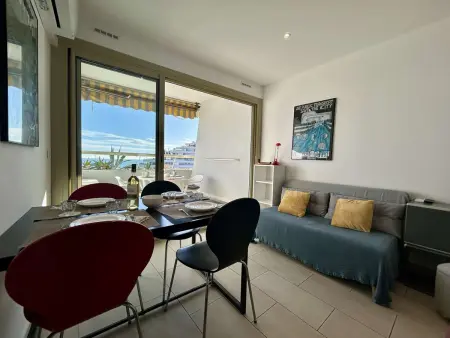 Studio moderne, 2 couchages, climatisé avec parking à Villeneuve Loubet Plage - Photo 2