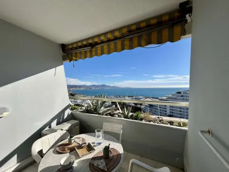 Studio moderne, 2 couchages, climatisé avec parking à Villeneuve Loubet Plage - Photo 3