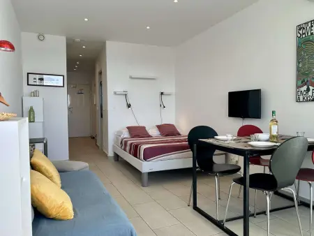 Studio moderne, 2 couchages, climatisé avec parking à Villeneuve Loubet Plage - Photo 5