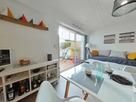 Studio rénové à 2 pas de la plage avec terrasse privée, parking et ménage inclus - Noirmoutier - Photo 1