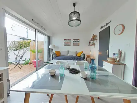 Studio rénové à 2 pas de la plage avec terrasse privée, parking et ménage inclus - Noirmoutier - Photo 2