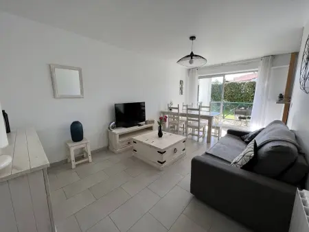 Cambo : T2 Lumineux avec Terrasse Sud, Wifi & Parking - Photo 2