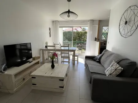Cambo : T2 Lumineux avec Terrasse Sud, Wifi & Parking - Photo 3