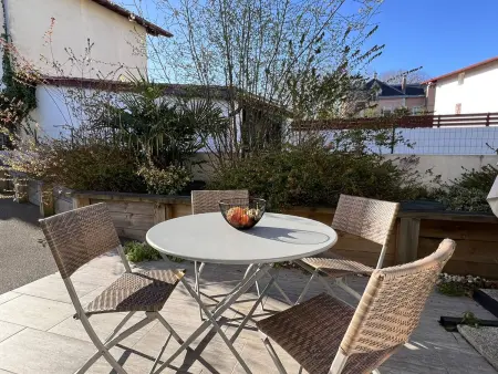 T1 bis avec Terrasse, Parking, WiFi et Animaux admis à Cambo-les-Bains - Photo 10