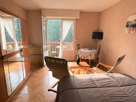 Cambo-les-Bains : T1 Bis lumineux avec balcon, parking, animaux admis - Photo 3