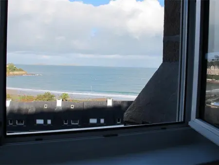 Appartement rénové avec vue mer, proche plage, parking privé - Photo 9