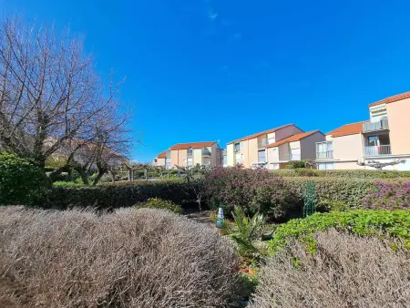 Appartement cosy à 200m de la plage avec parking privé et loggia, animaux admis - Photo 12