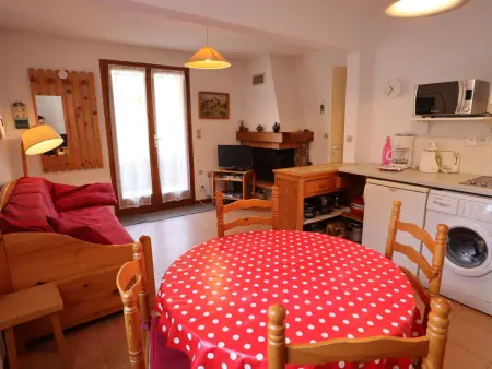 T3 cosy avec cheminée, pour 4-5 pers., skis aux pieds, terrasse sud/ouest, calme à Arêches-Beaufort - Photo 3