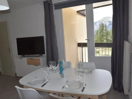 Bel appartement 2 pièces avec WIFI, parking, au pied des pistes de ski à Montgenèvre - Photo 2