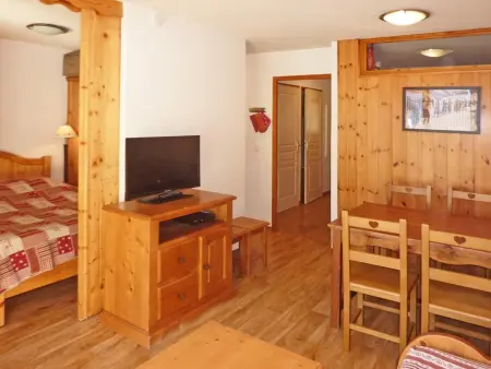 Les Orres 1800: appart 6 pers, pisc chauffée, sauna, départ skis aux pieds - Photo 1