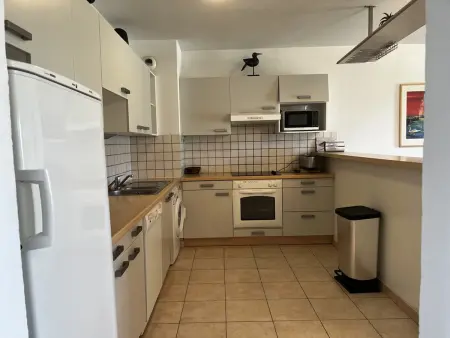 Bel appartement 3* avec piscine, jardin privé, idéalement situé près du port et des commerces - Photo 4