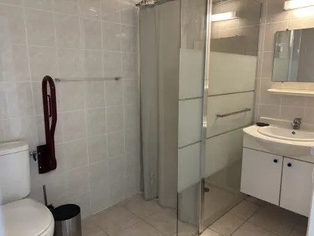 Bel appartement 3* avec piscine, jardin privé, idéalement situé près du port et des commerces - Photo 13