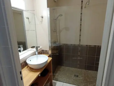 Appartement F2 à Collioure avec piscine, parking et vue sur mer - Photo 7