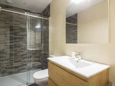 Duplex rénové 2 chambres avec wifi, cuisine équipée et local ski, en centre-ville de Cauterets - Photo 3