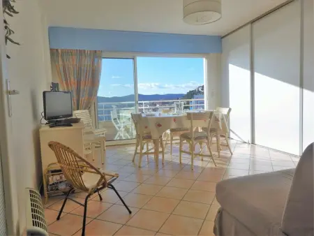 Appartement 2 pièces, terrasse, proche plage et centre, Le Lavandou - Photo 4