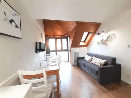 Charmant T2 Sud avec Bow-Window, TV, Kitchenette Équipée, Muscu, Sauna, Jacuzzi—Proche St-Lary Soulan - Photo 3