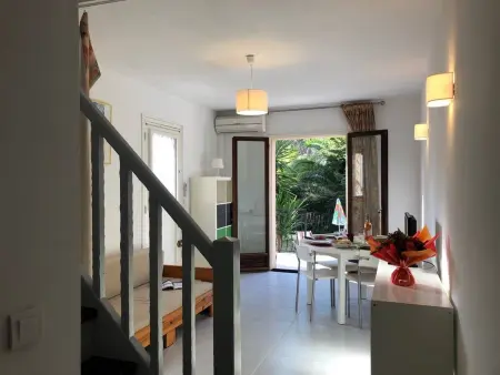 Studio Mezzanine avec Jardin Privatif, Parking et Clim - Saint-Raphaël - Photo 5