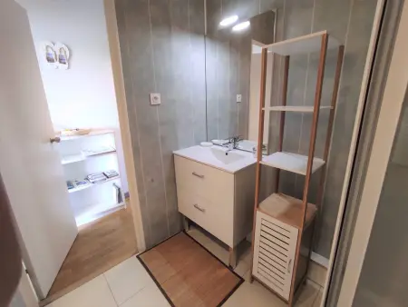 Appartement rénové, calme 300m plage, avec parking et balcon – Beg Meil, Fouesnant - Photo 5