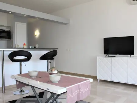 Villeneuve-Loubet : Appartement climatisé, 2 pièces, 4 couchages, parking en option - Photo 1