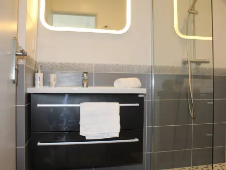 Villeneuve-Loubet : Appartement climatisé, 2 pièces, 4 couchages, parking en option - Photo 9