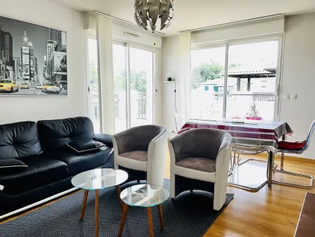 Confortable T2 à Cambo-Les-Bains avec Terrasse et Parking - Photo 2