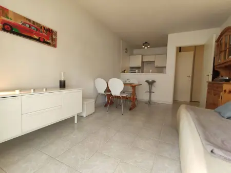 Appartement 2 pièces avec terrasse à 100m de la plage - Parking privé, Antibes - Photo 2