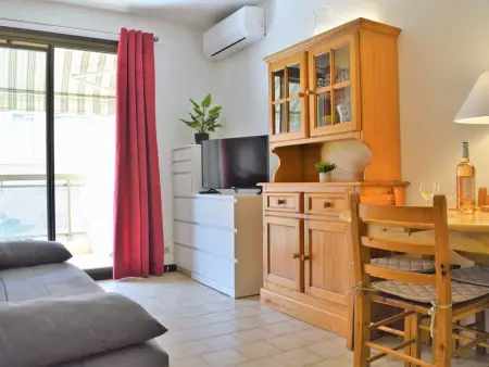 Appartement climatisé avec balcon et parking privatif, à 100m de la plage - Le Lavandou - Photo 2