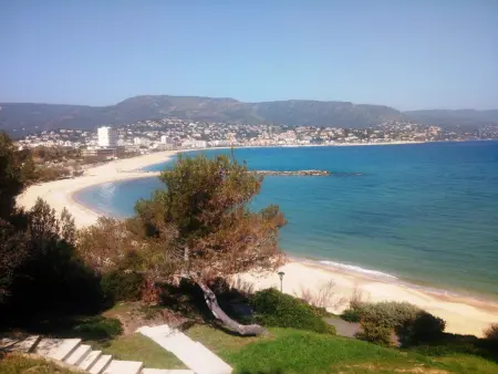 Appartement climatisé avec balcon et parking privatif, à 100m de la plage - Le Lavandou - Photo 12
