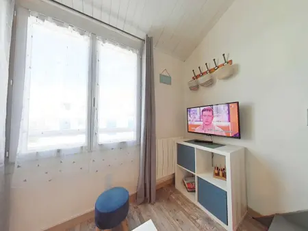 Studio Mezzanine Lumineux avec Wifi, Idéalement Situé, 4 Couchages, à 250m de la Plage et du Port - Photo 3