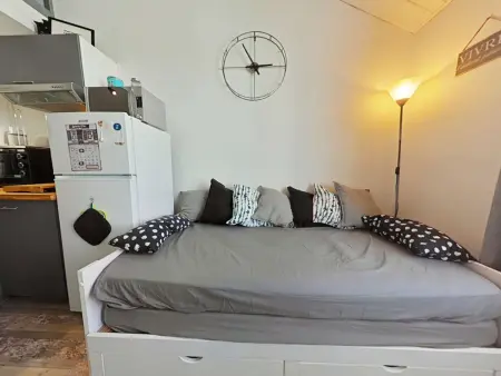 Studio Mezzanine Lumineux avec Wifi, Idéalement Situé, 4 Couchages, à 250m de la Plage et du Port - Photo 4
