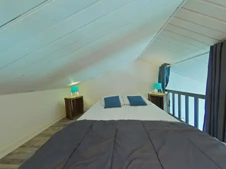Studio Mezzanine Lumineux avec Wifi, Idéalement Situé, 4 Couchages, à 250m de la Plage et du Port - Photo 7