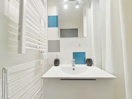 Studio Mezzanine Lumineux avec Wifi, Idéalement Situé, 4 Couchages, à 250m de la Plage et du Port - Photo 8