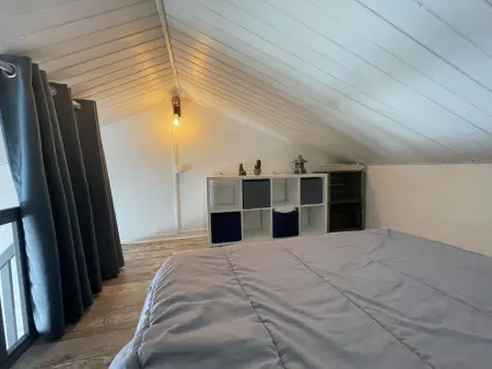 Studio Mezzanine Lumineux avec Wifi, Idéalement Situé, 4 Couchages, à 250m de la Plage et du Port - Photo 9