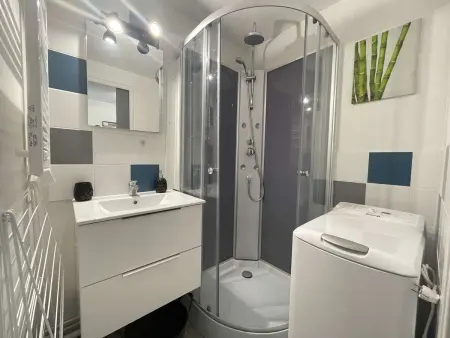 Studio Mezzanine Lumineux avec Wifi, Idéalement Situé, 4 Couchages, à 250m de la Plage et du Port - Photo 11