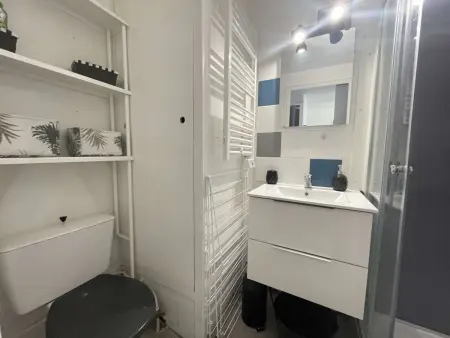 Studio Mezzanine Lumineux avec Wifi, Idéalement Situé, 4 Couchages, à 250m de la Plage et du Port - Photo 12