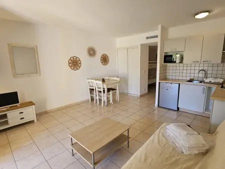 Studio climatisé avec piscine, à 150m de la plage et proche port et commerces - Sari-Solenzara - Photo 2