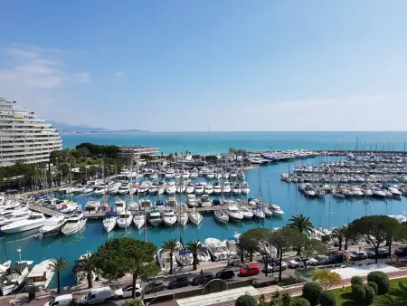 Villeneuve-Loubet : Appartement avec Terrasse, Climatisation et Garage - Photo 1
