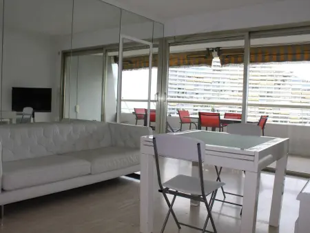 Villeneuve-Loubet : Appartement avec Terrasse, Climatisation et Garage - Photo 5