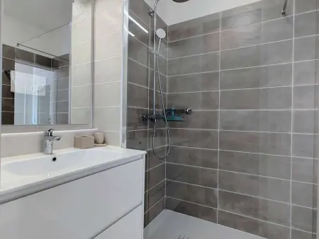 Appartement Moderne 4 Pers avec Clim et Parking, Villeneuve-Loubet Plage - Photo 11