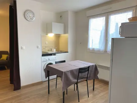Studio rénové avec balcon, proche commerces, wifi et cellier privatif - Balaruc-les-Bains. - Photo 2