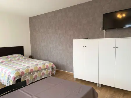 Studio rénové avec balcon, proche commerces, wifi et cellier privatif - Balaruc-les-Bains. - Photo 5