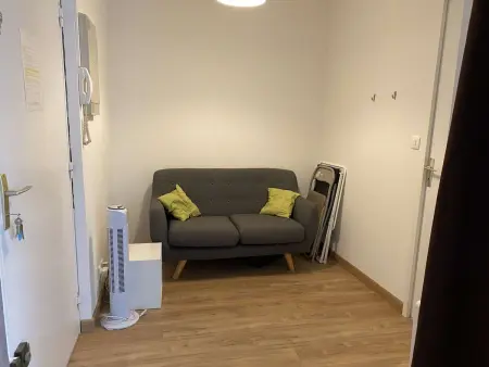 Studio rénové avec balcon, proche commerces, wifi et cellier privatif - Balaruc-les-Bains. - Photo 9
